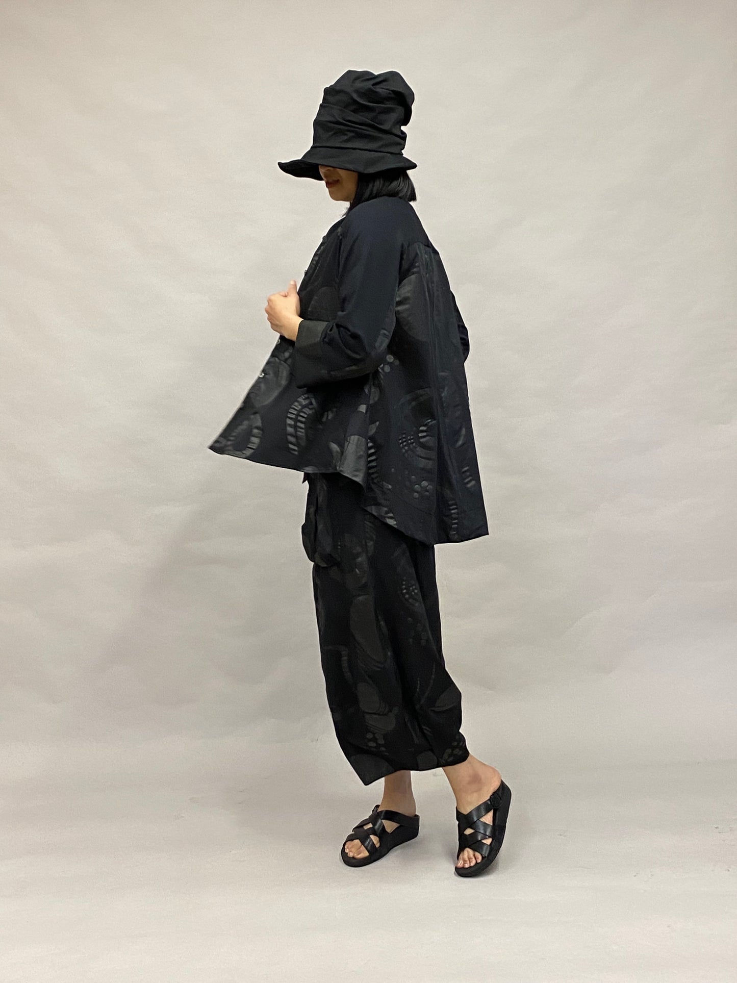 ワイド ボリュームパンツ コットン プリント柄【ブラック】 ヨシヨシバイピージェイ