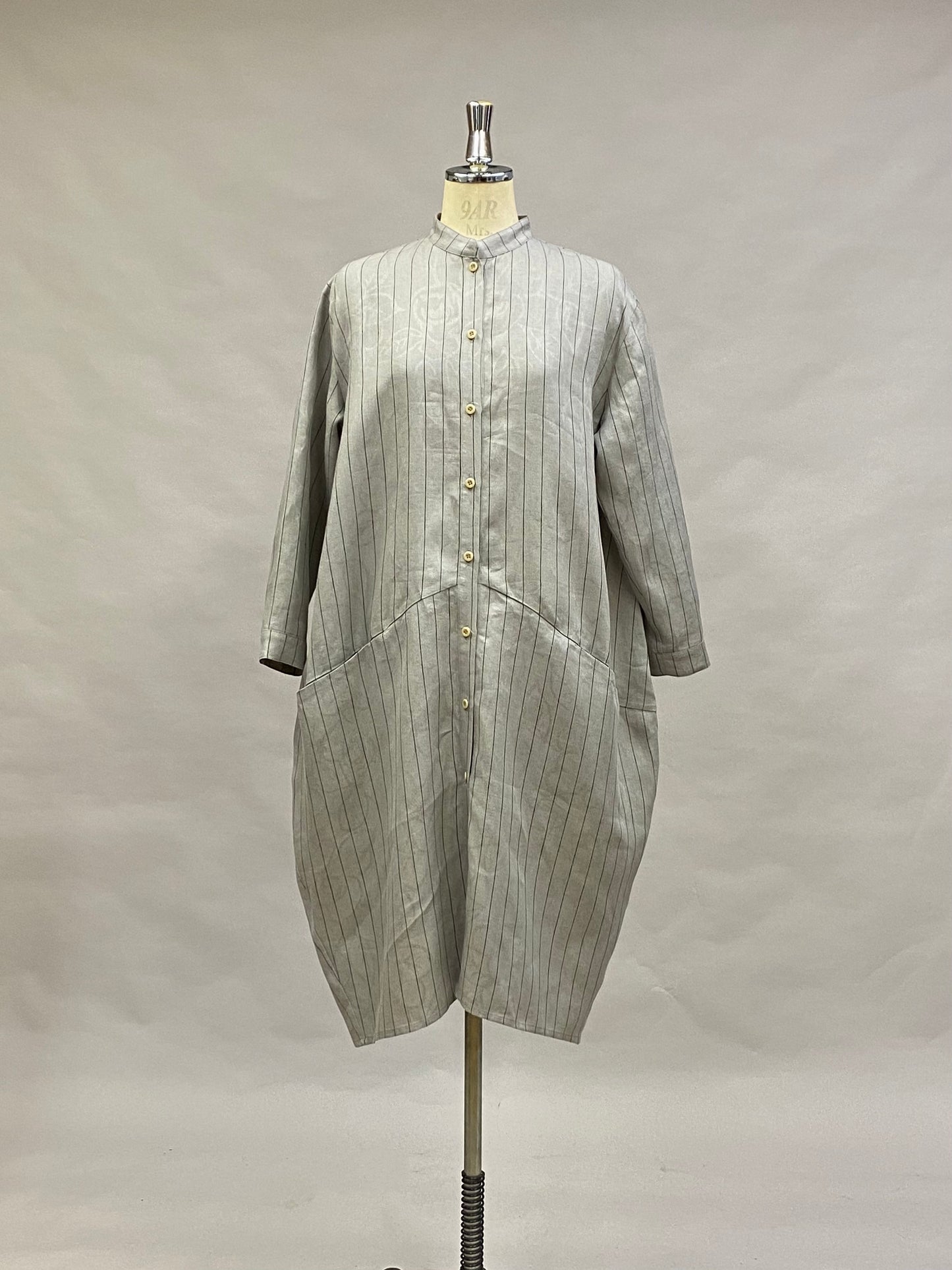 麻ストライプ ジャガード ロングシャツ【グレー】 ヨシヨシバイピージェイ