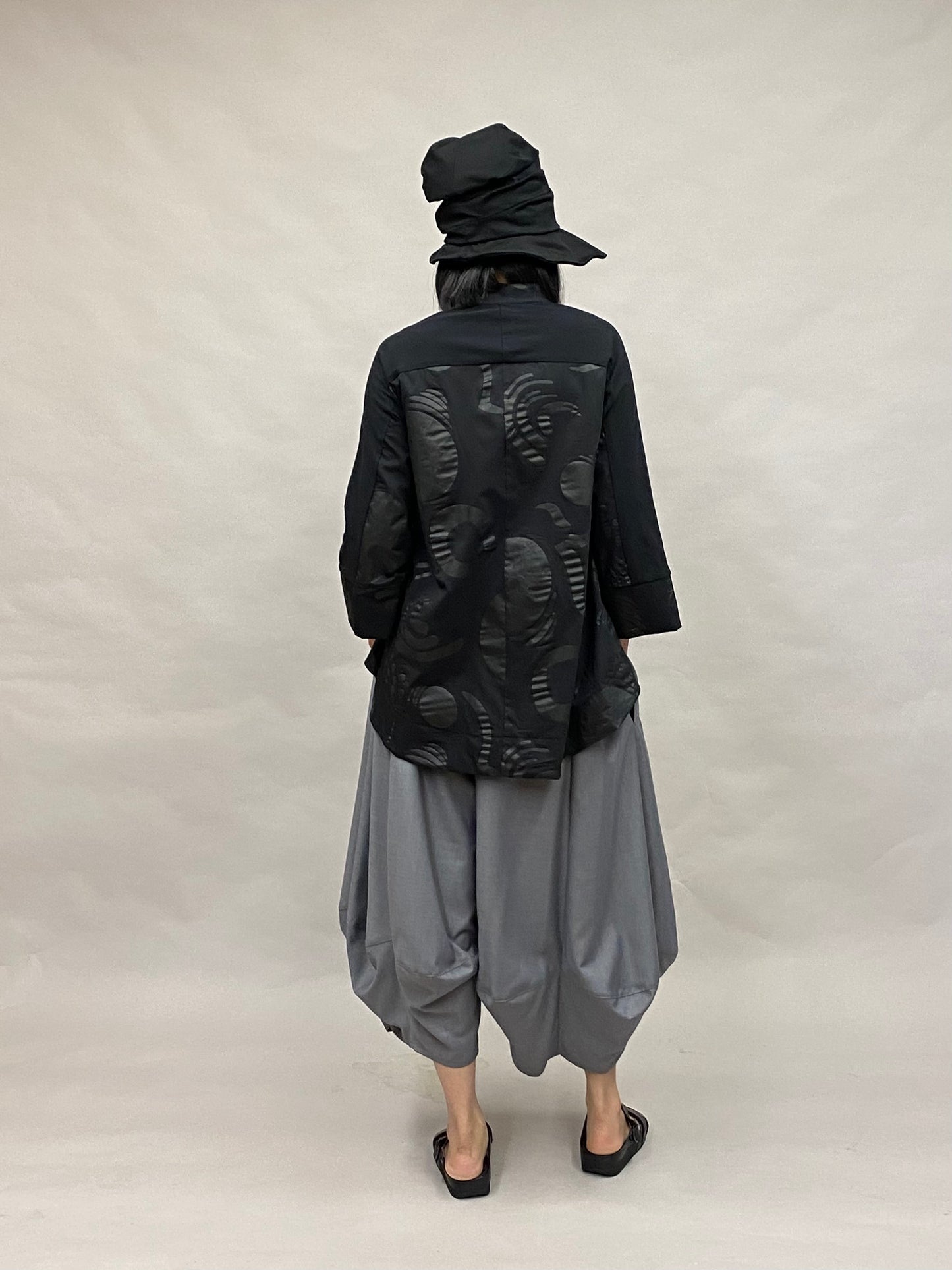 コットン プリント柄 ワイドフィット シャツ【ブラック】 ヨシヨシバイピージェイ