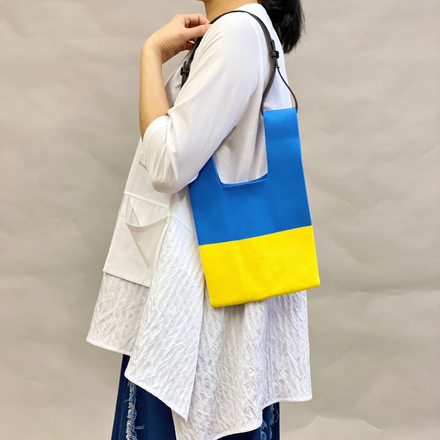 ウクライナ チャリティー 寄付 支援 ウクライナ国旗 カラー ブルー イエロー バッグ BAG エコバッグ ハンドバッグ 手提げ カバン 鞄 かばん 2WAYバッグ ニットバッグ ショルダーバッグ 小さめバッグ 小物入れ コンパクトバッグ 肩掛けかばん /yoshiyoshibypj ヨシヨシ バイ ピージェイ ベルポニー Bell Pony 吉村ニット 公式オンラインショップ