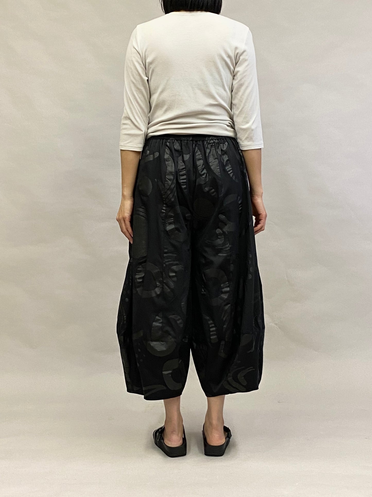 ワイド ボリュームパンツ コットン プリント柄【ブラック】 ヨシヨシバイピージェイ