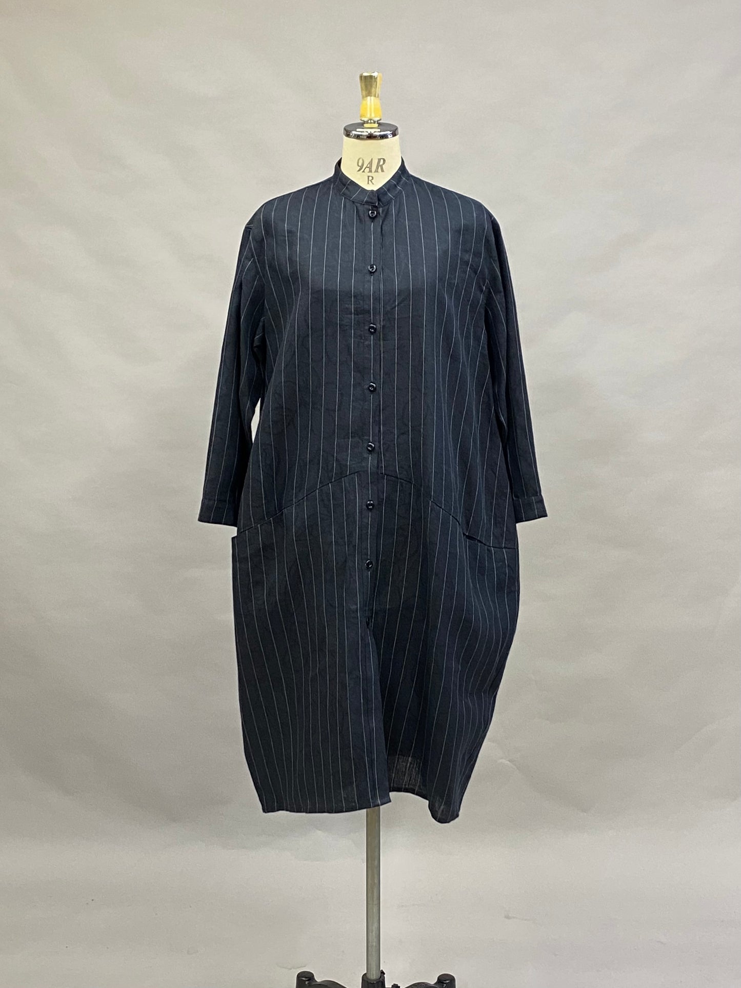 麻ストライプ ジャガード ロングシャツ【ブラック】 ヨシヨシバイピージェイ