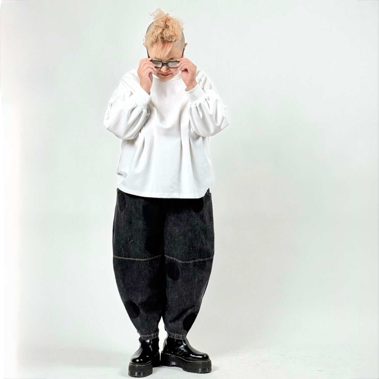 ドット柄 アップリケ デザイン ブラックデニム コクーンパンツ BPS-26060 [Bell Pony]