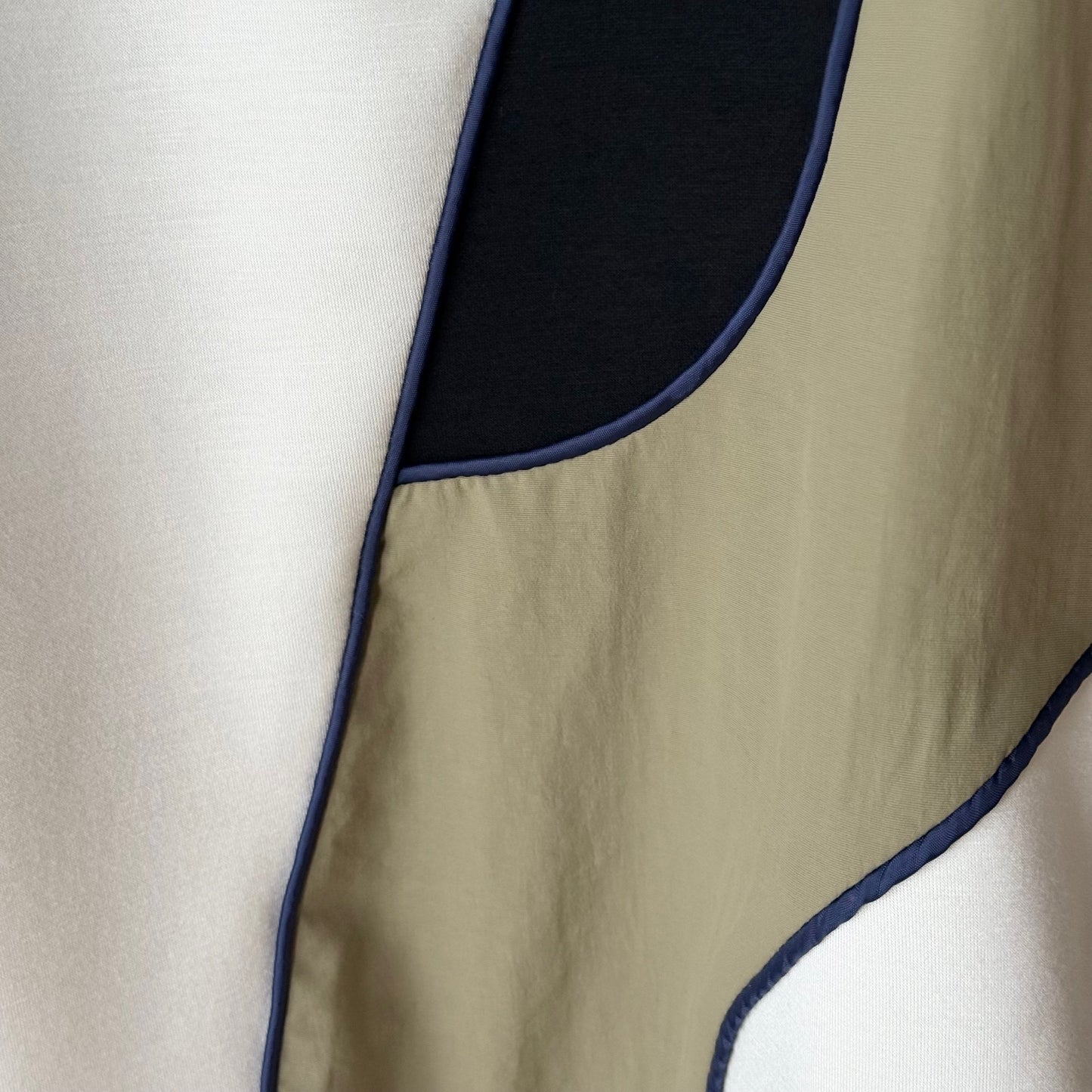 アシンメトリー異素材配色切り替え プルオーバー 長袖 BPA-25106 [Bell Pony]