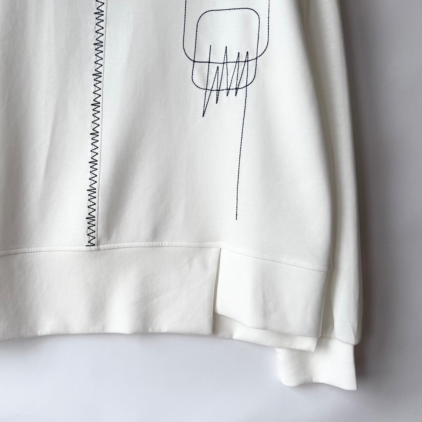 アシンメトリー切替 ジグザグ刺繍 プルオーバー 長袖 BPA-25118 [Bell Pony]