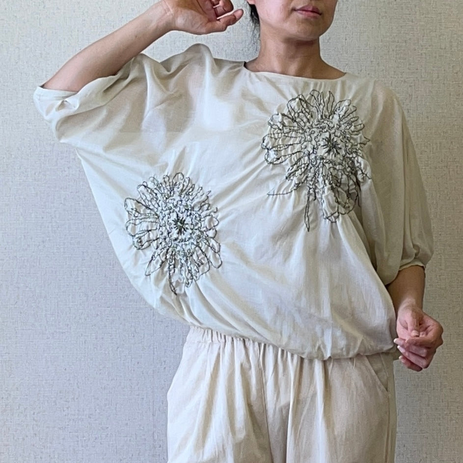 軽く涼やかな 花柄 シシュウ シャツ プルオーバー 5分袖 夏 ブラウス レディース トップス CI-220622 / CI-250401 [Yoshi Yoshi by pj]