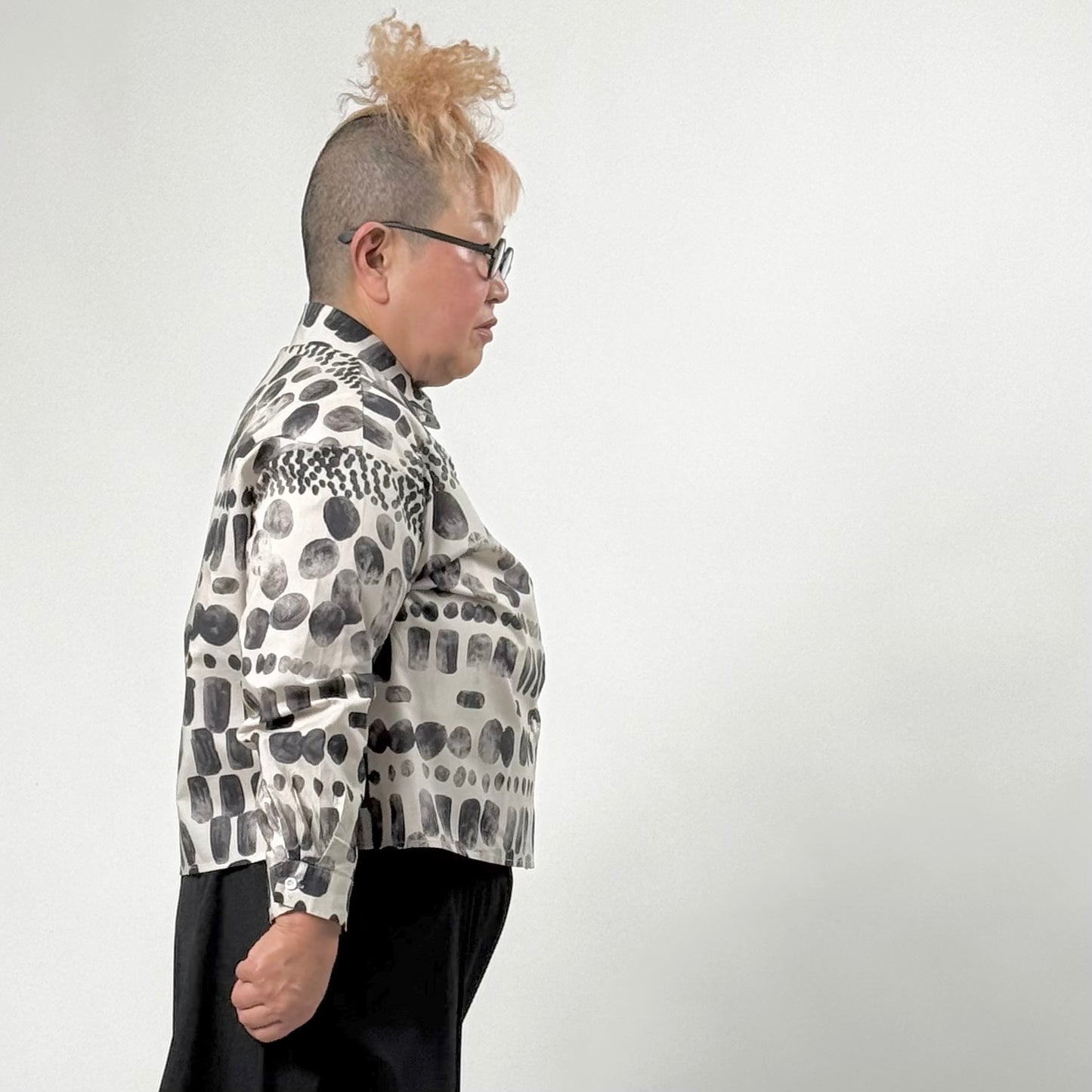 アート柄 モノトーンプリントシャツ BPS-26802 [Bell Pony]