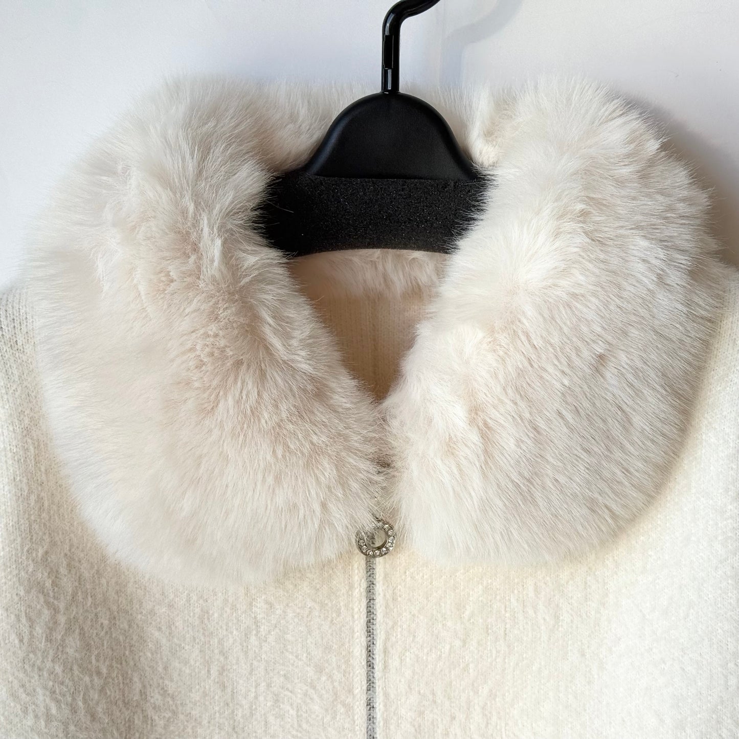 ふわふわファーポケット ジップニットジャケット BPW-25576 [Bell Pony]