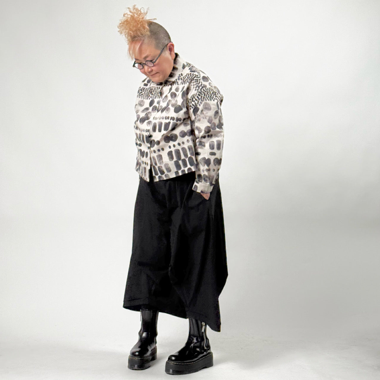 アート柄 モノトーンプリントシャツ BPS-26802 [Bell Pony]