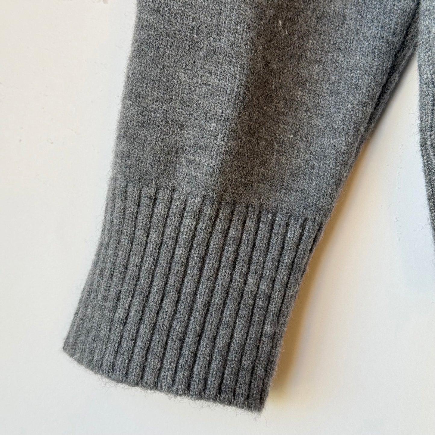 猫刺繍 配色2枚重ねハイネック ニットセーター BPW-25646  [Bell Pony]